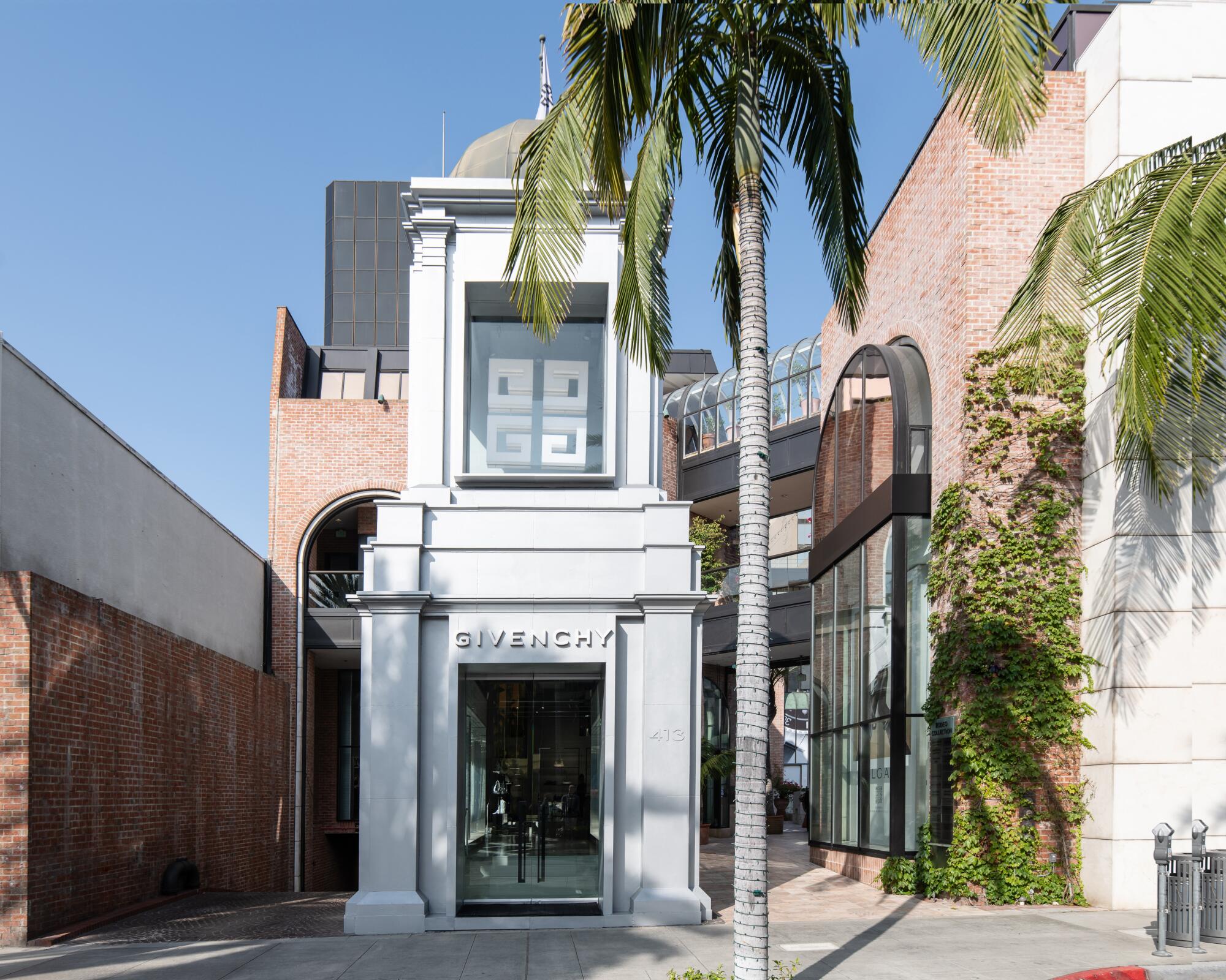 Rodeo Drive welcomes visitors to the luxury shopping destination - Beverly  Press & Park Labrea NewsBeverly Press & Park Labrea News