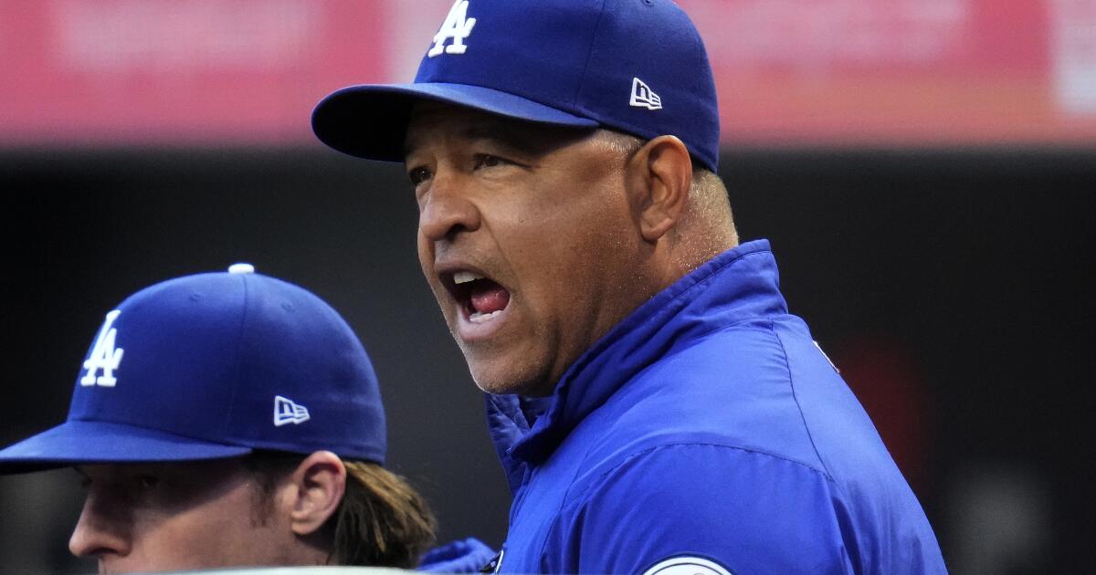 Dodgers manager Dave Roberts enjoys a dreamy first day at work in his  'dream job' – Daily News