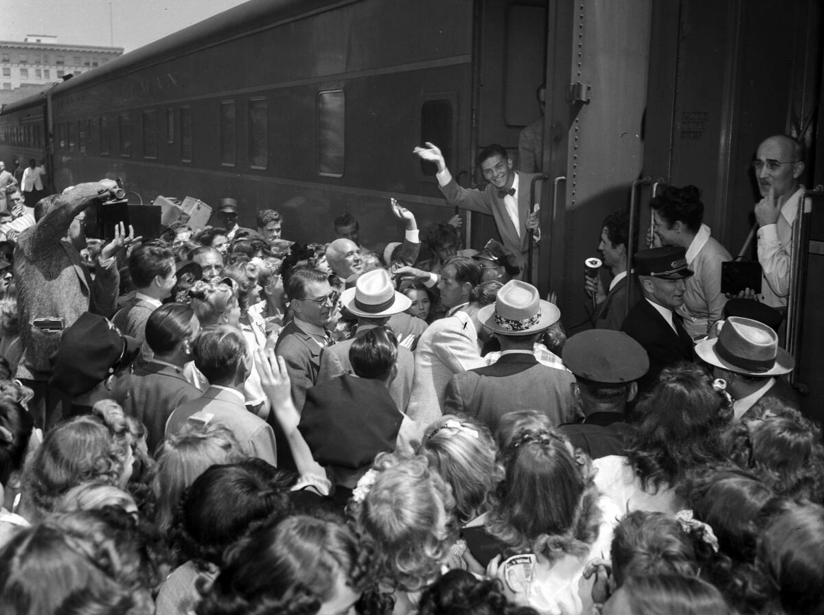 Aug. 11, 1943: Frank Sinatra arrives by train in Pasadena. 