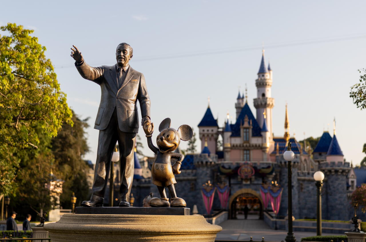 Statue of Walt Disney and Mickey Mouse at Disneyland