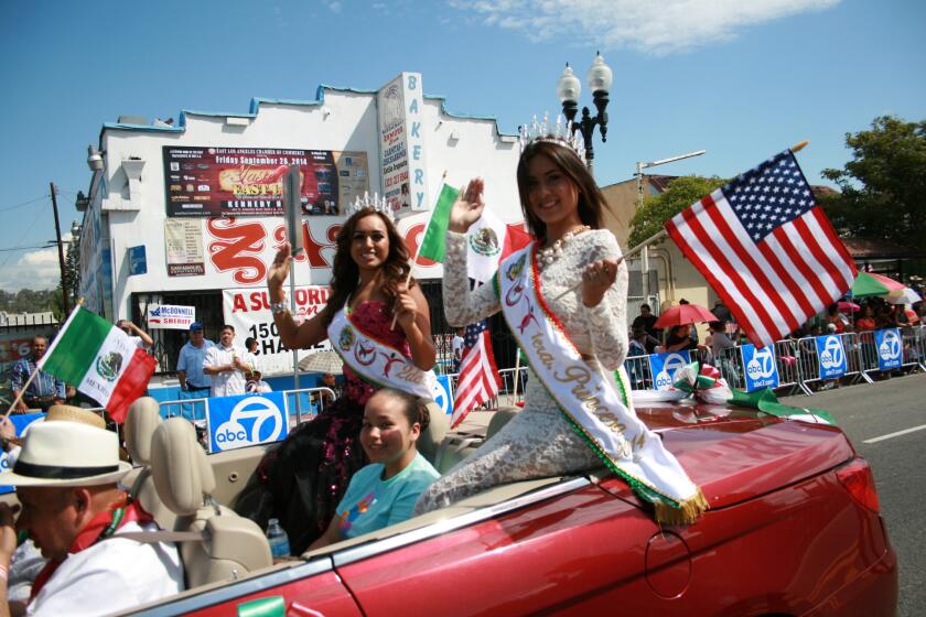 El colorido y la belleza mexicana inunda las calles del Este de Los Ángeles en el desfile de independencia que se conmemora desde hace 73 años.