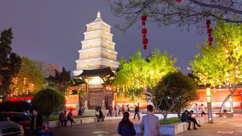 XI? AN, CHINA - Localizado nos arredores de Xi'an Wall, o Big Wild Goose Pagoda é um elegante hotel de sete andares