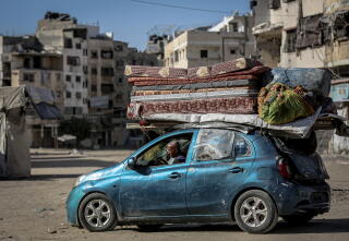 Palestinians continue to flee to the southern regions with their belongings following Israeli airstrikes and ground assaults