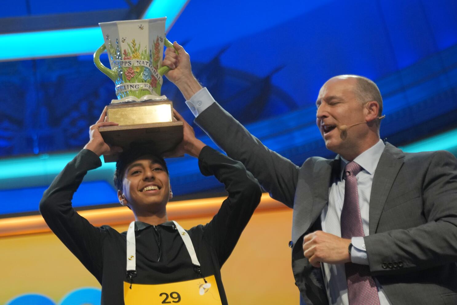 SoCal 14-year-old wins Scripps National Spelling Bee in tense tiebreaker