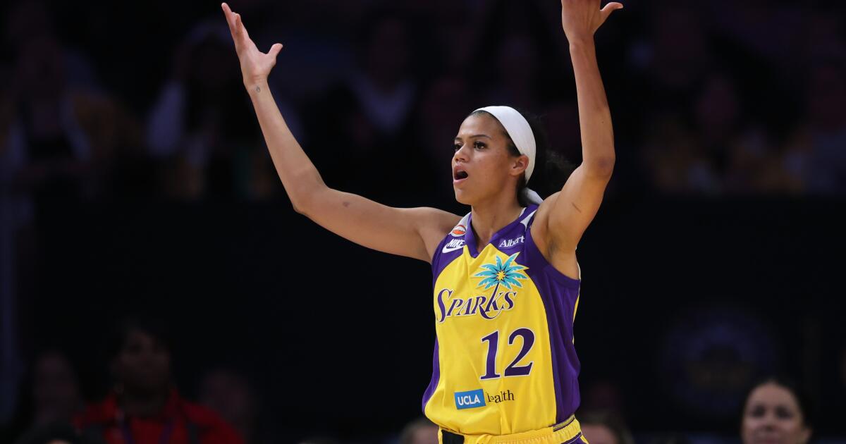 Kelsey Plum a marqué 28 points, mais Sparks a perdu contre Tempo