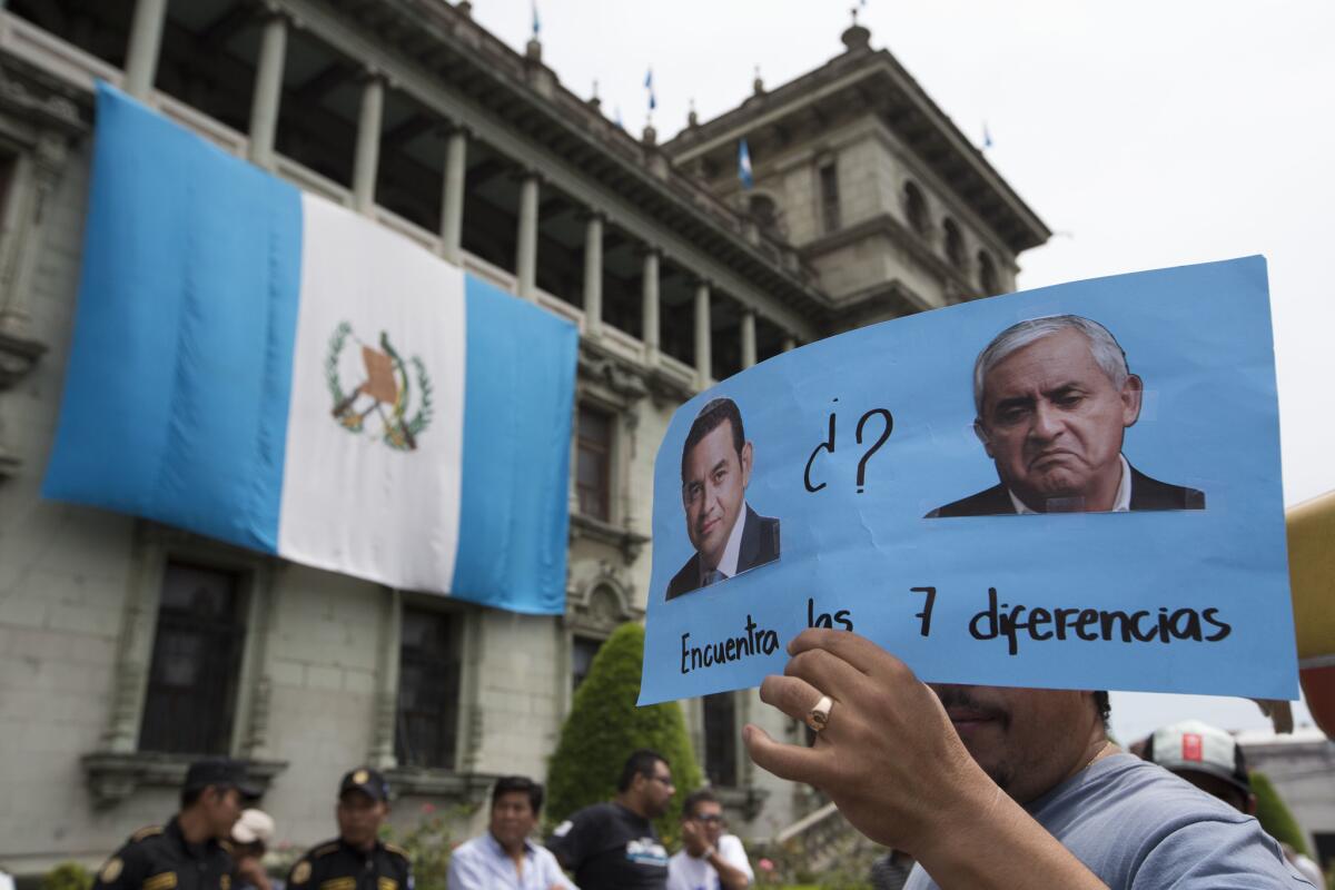 La población en Guatemala compara a Jimmy Morales con su predecesor, Otto Pérez Molina.