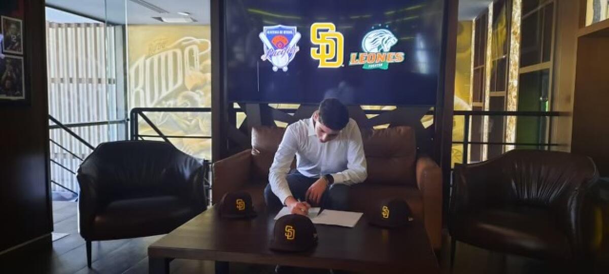 17-year-old pitcher Victor Lizarraga of Mexico signed with the Padres during the 2021 international window.