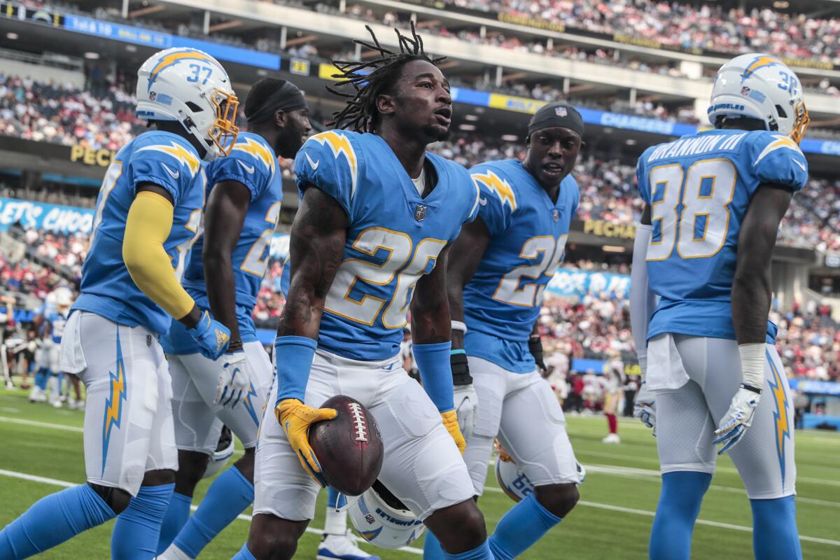 Chargers cornerback Asante Samuel Jr. (26) celebrates with teammates after an interception against the 49ers