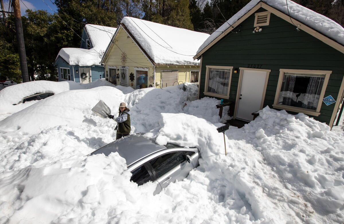 Angry mountain residents trapped by snow ask why help took so long