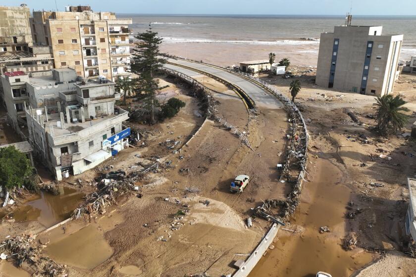 Thousands die as floodwaters inundate Libya