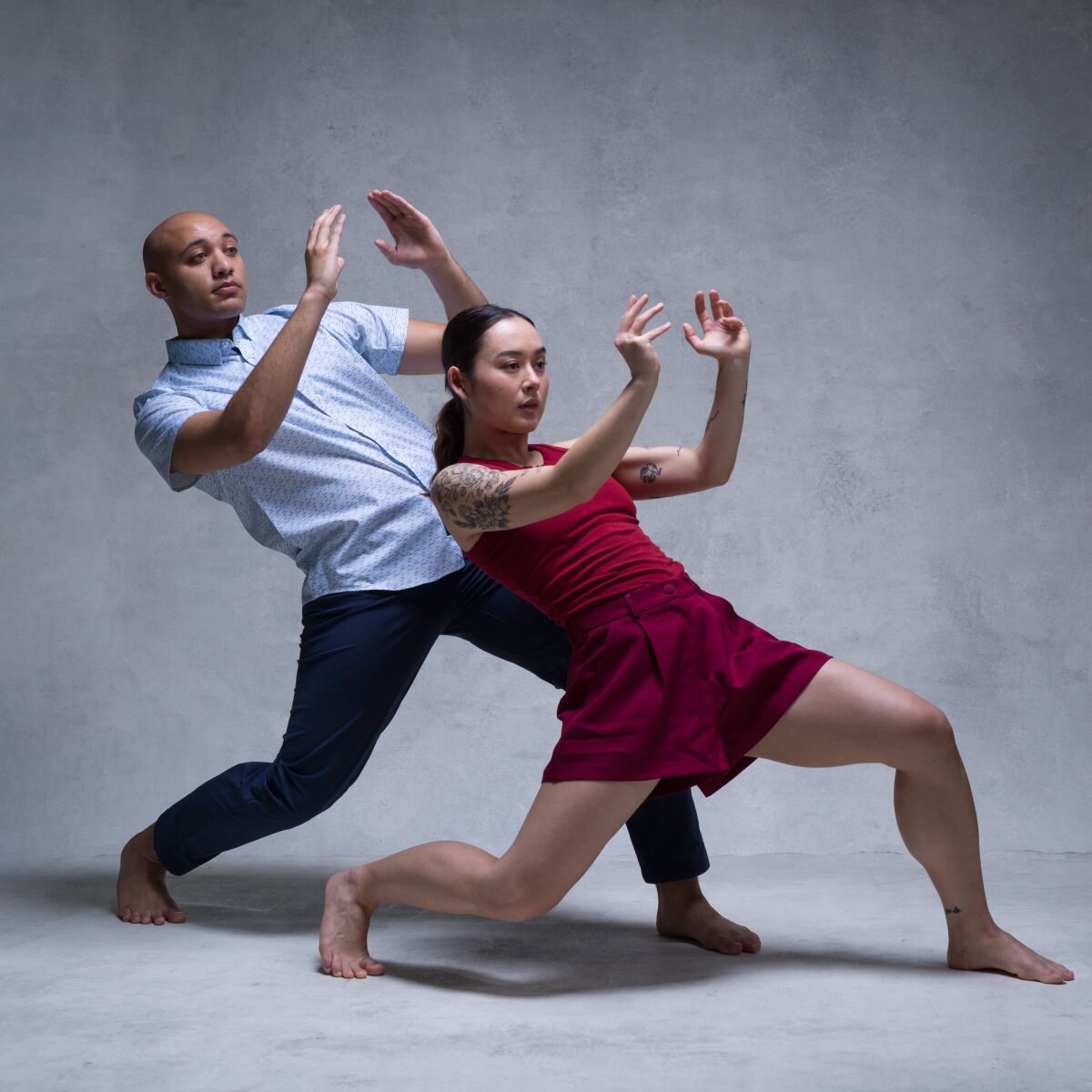 Los artistas de danza LITVAK Jordan Daly, a la izquierda, y Hannah Pritchett actúan. "Cielo"