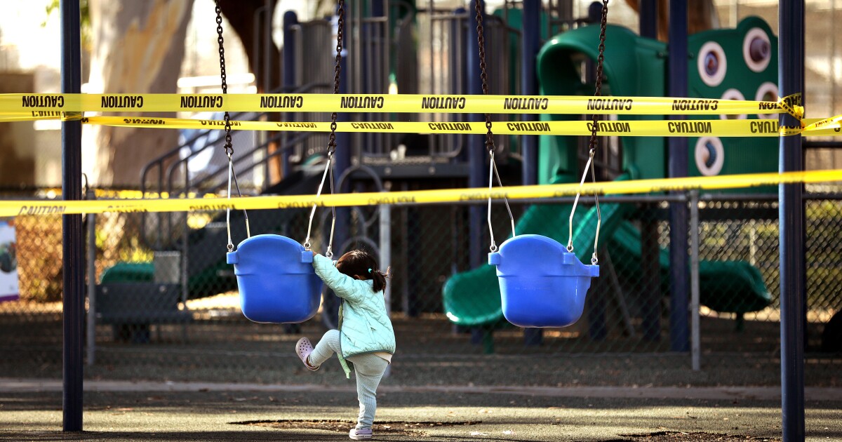 Amid the pandemic, L.A. parents fume over closed playgrounds - Los Angeles Times