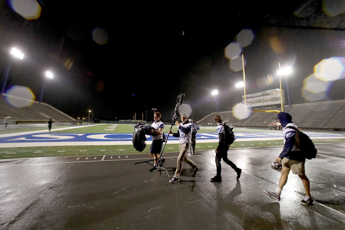 Photo Gallery: Corona del Mar vs. Los Alamitos in football