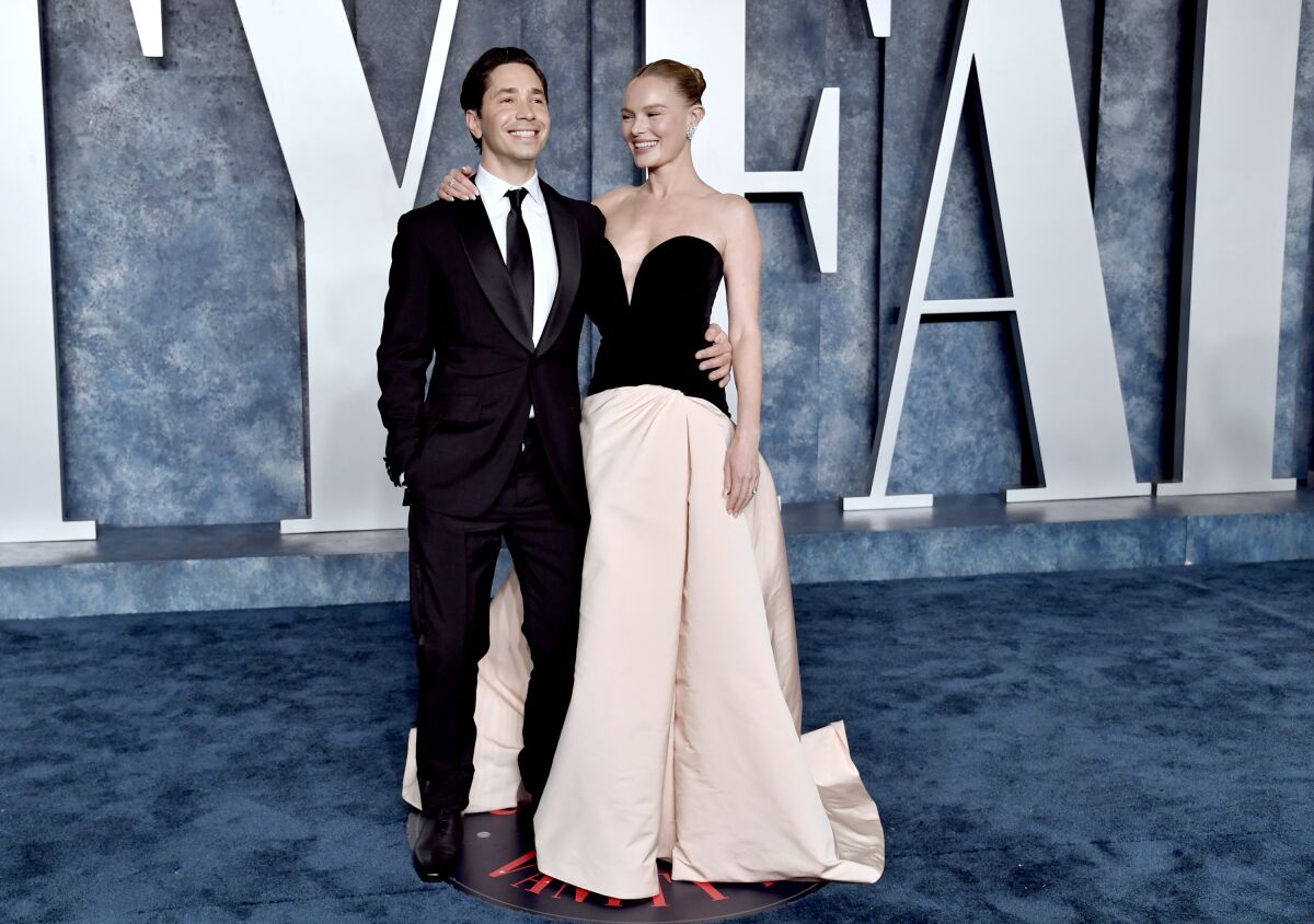Justin Long Lets It Slip That He Married Kate Bosworth Los Angeles Times