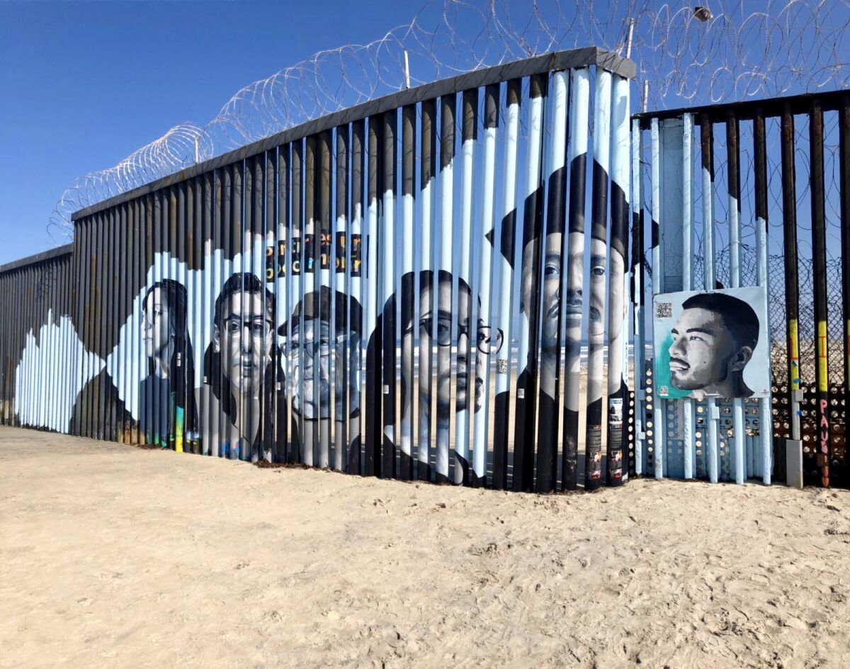 Mural interactivo que hace referencia a los migrantes deportados. Es una idea de Lizbeth de la Cruz Santana.