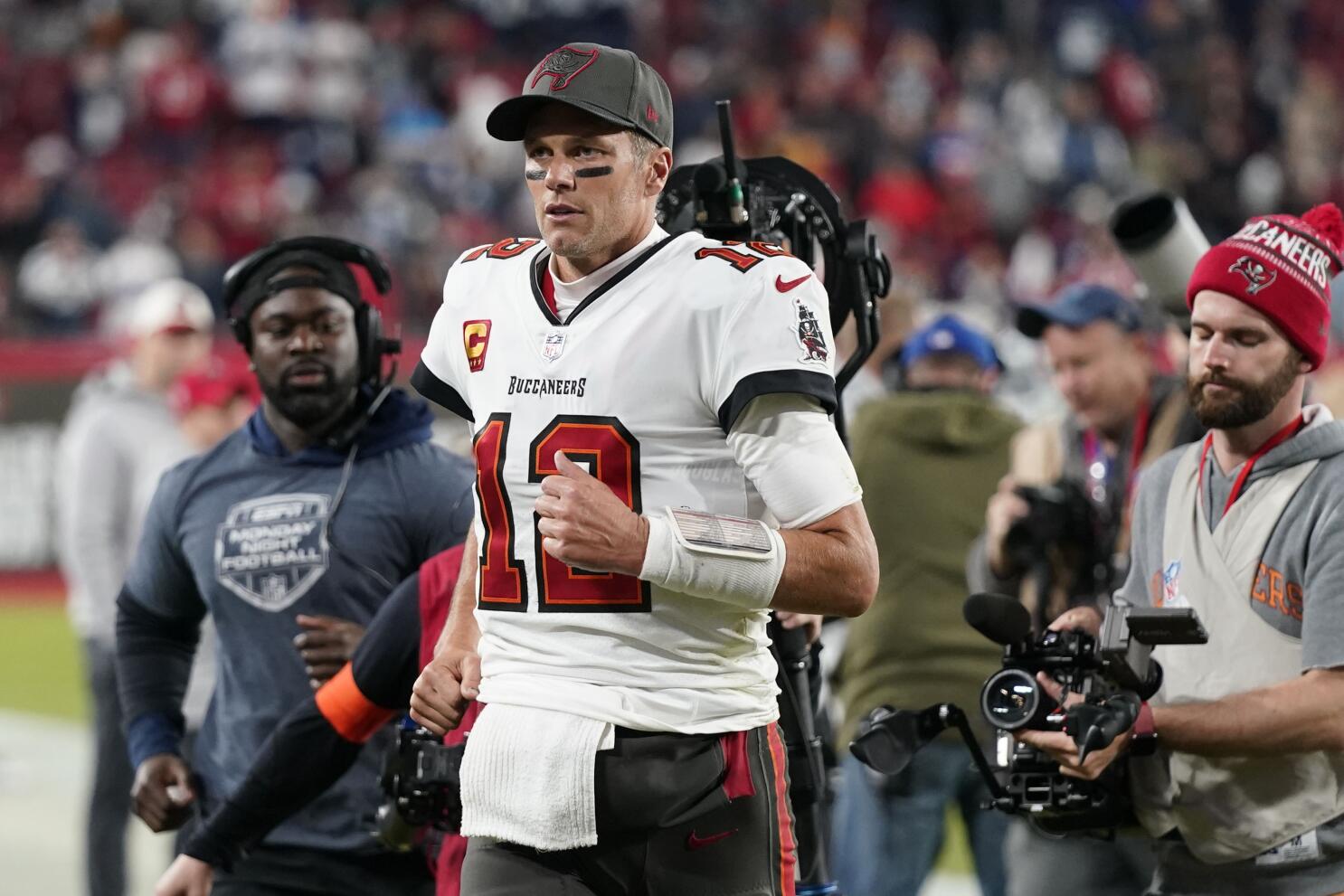 Brady, Bucs push for playoffs against struggling Cardinals