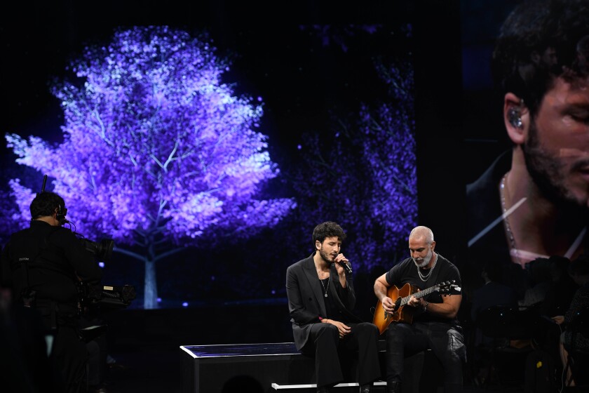 Sebastian Yatra tuvo una presentación especial en la gla de TelevisaUnivision