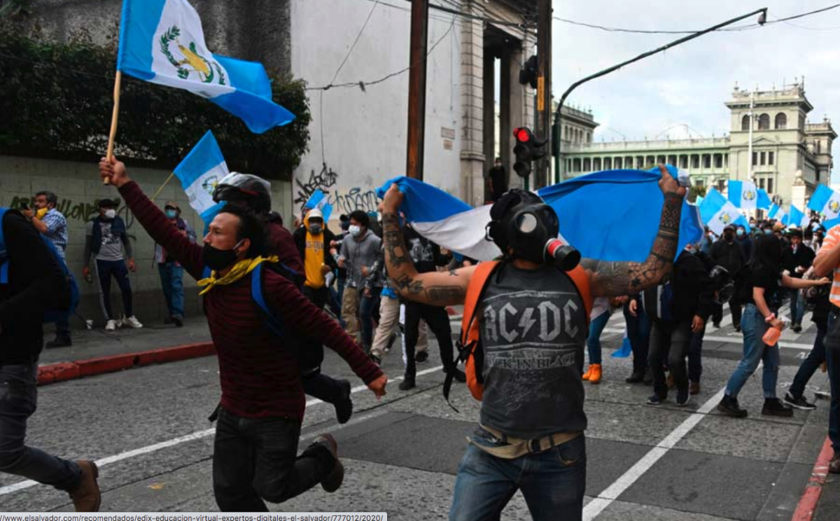 Cientos de manifestantes tomaron este sábado el Congreso de Guatemala
