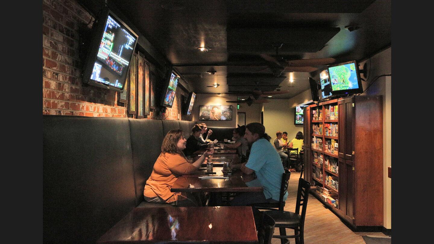 Photo: New Burbank bar featuring streaming live gameplay