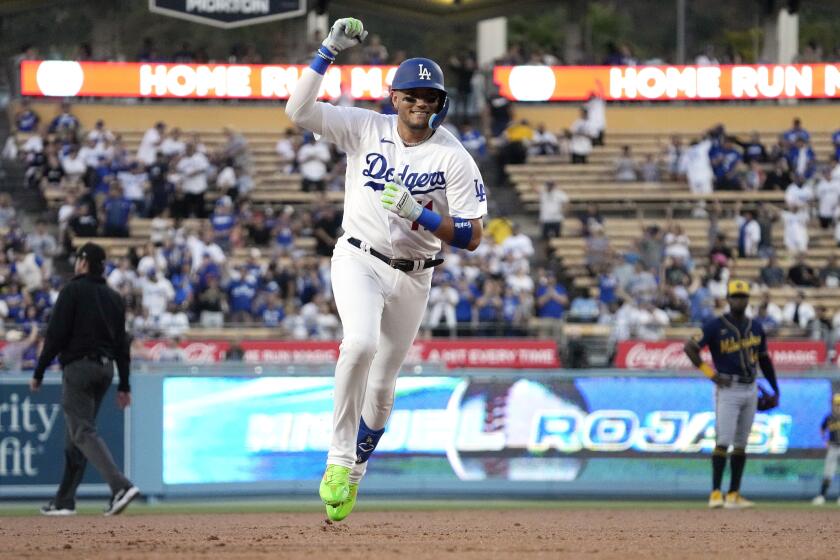 Austin Barnes' homer lifts Dodgers to sweep of Brewers
