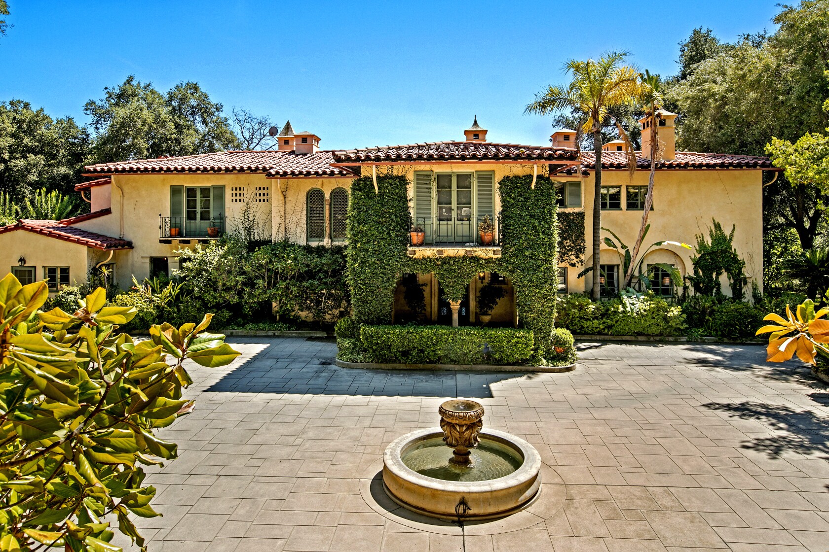 A Pasadena Spanish Colonial Suits The Lifestyle Of The Rich