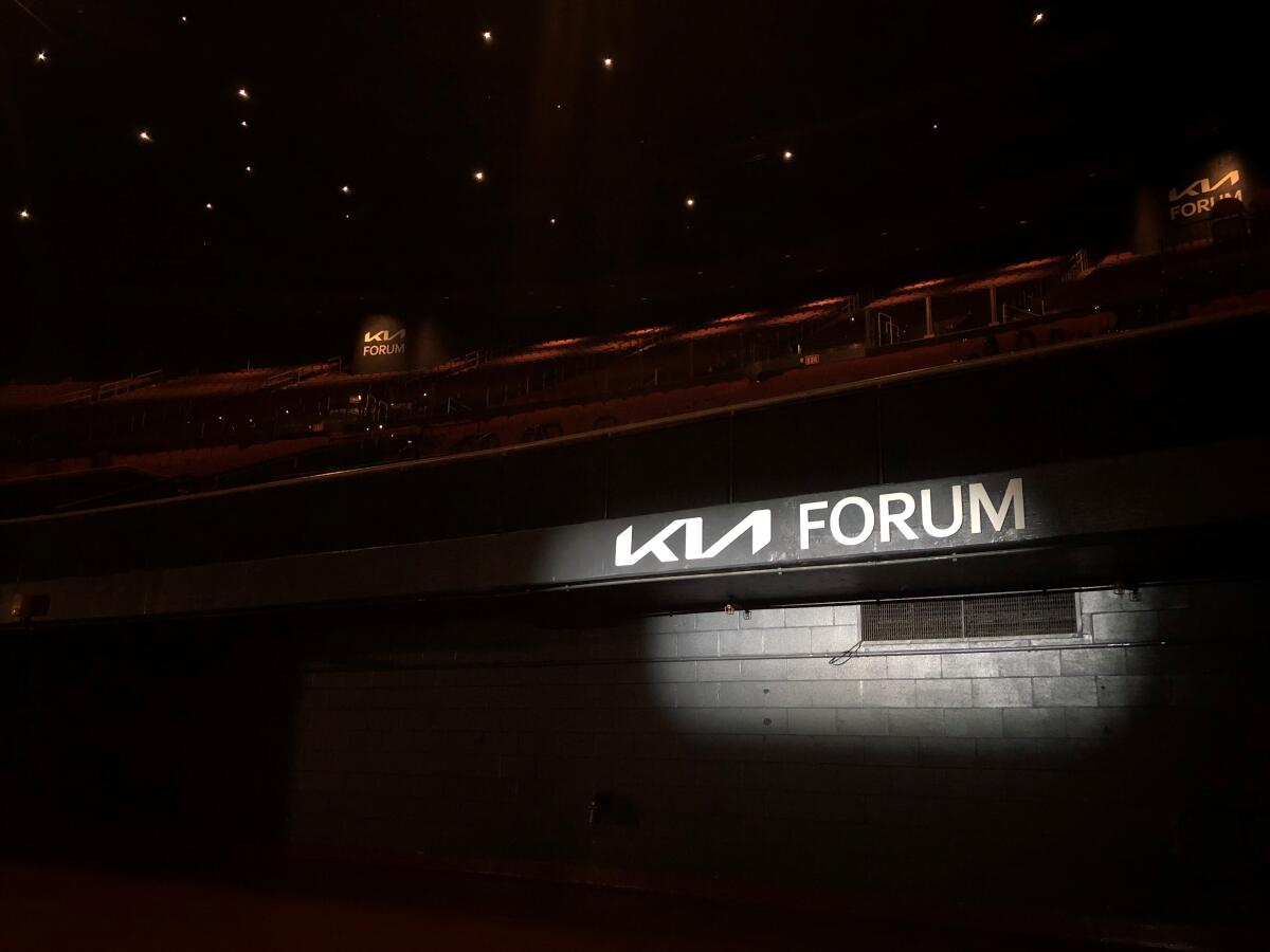 El Kia Forum tiene una capacidad de más de 16 mil asientos