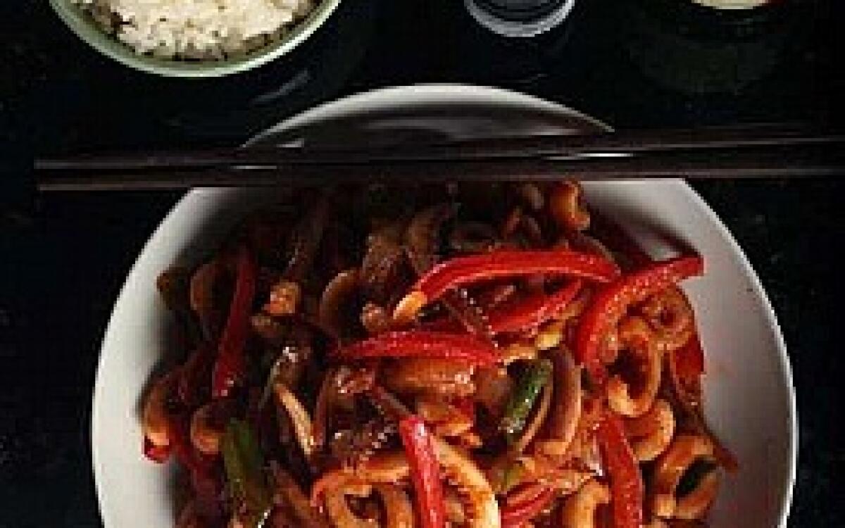 Spicy stir-fried squid (Ohjing-uh bokkeum)