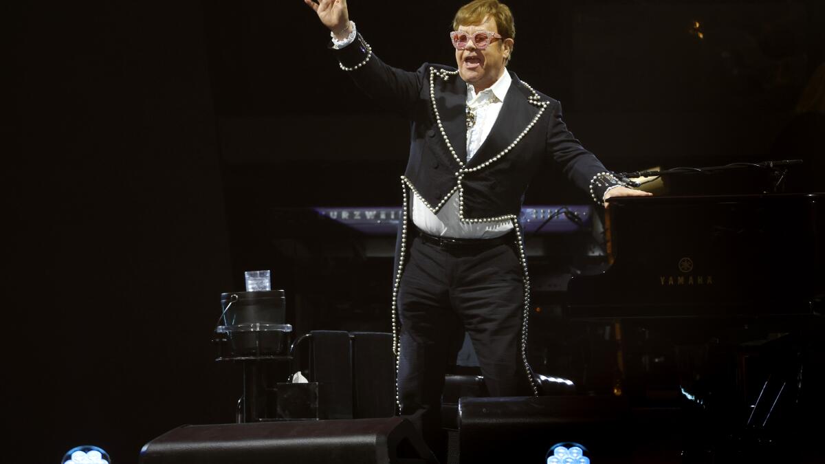 Review: Elton John farewell tour concert in Charlotte NC