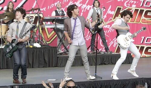 Wango Tango, Jonas Brothers