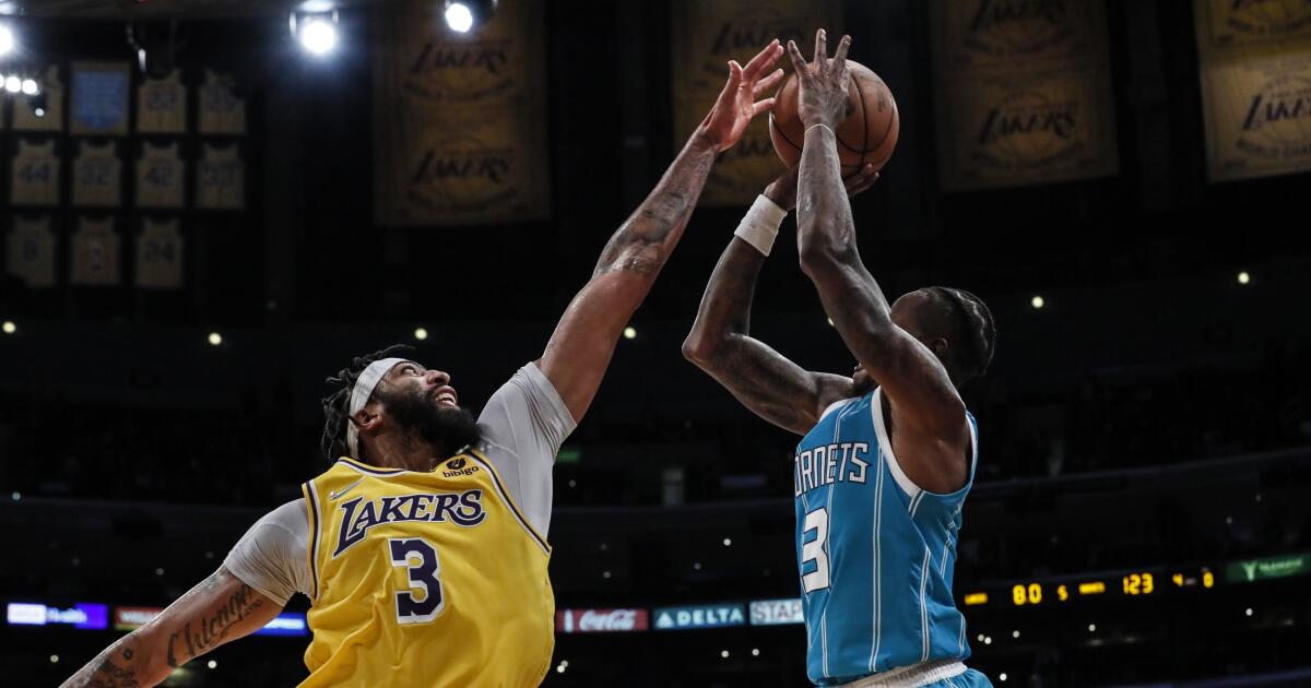 Lakers too much for ailing Hornets