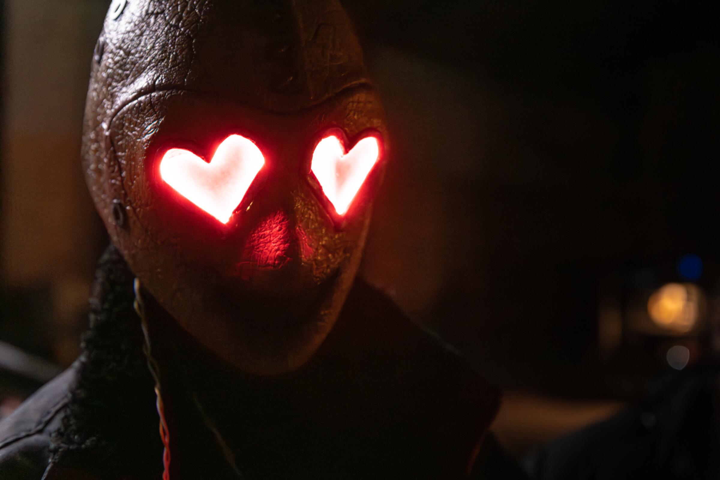 El asesino enmascarado de "Heart Eyes" en una escena de la cinta.