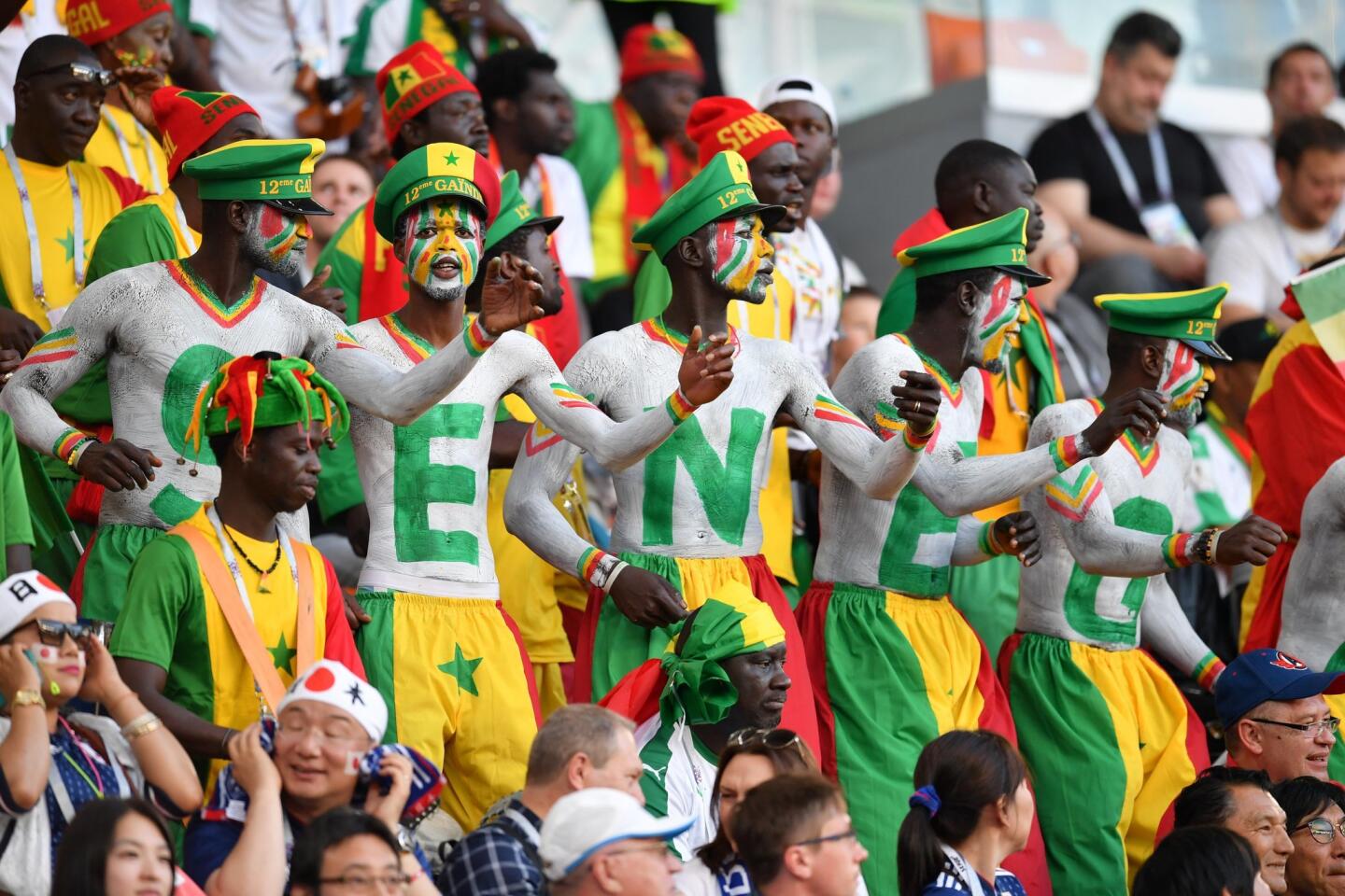 La colorida afición de la selección de Senegal.