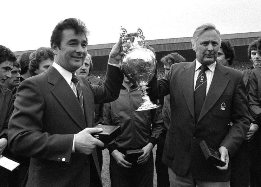 Imagen del 30 de abril de 1978 del entonces manager del Nottingham Forest, Brian Clough (i). EFE/Archivo