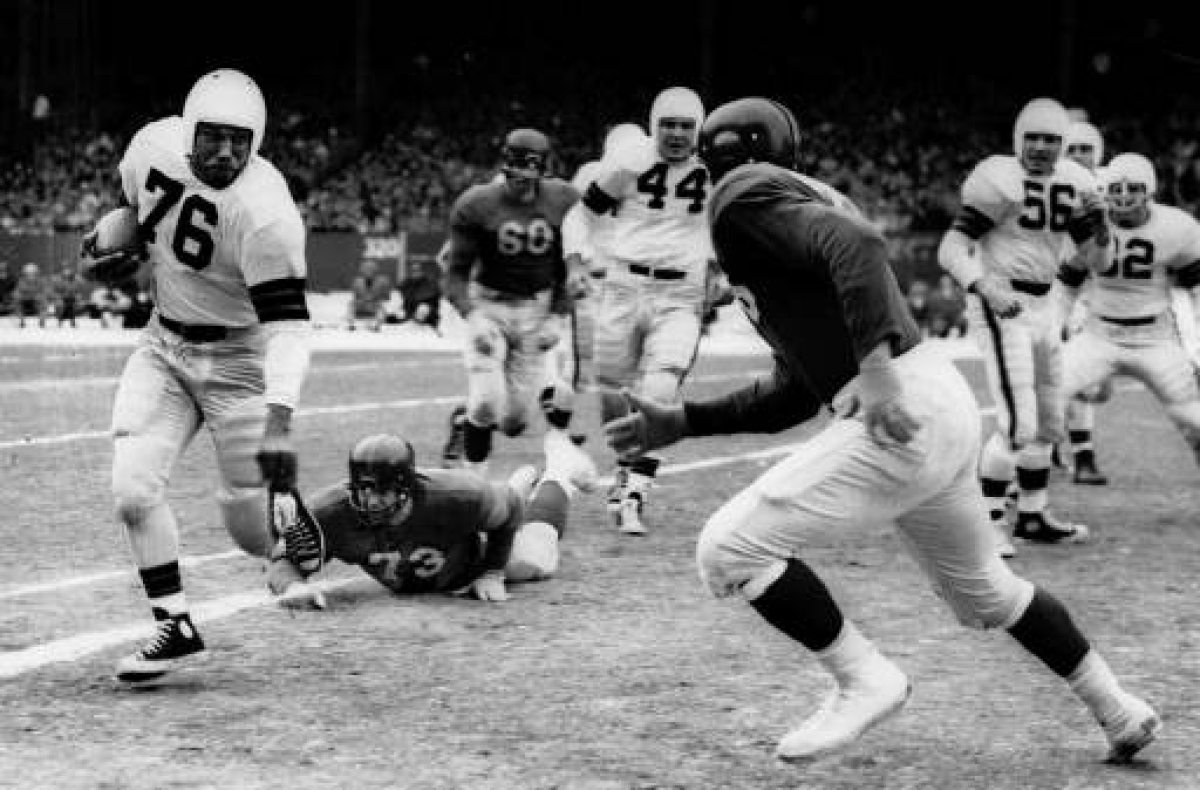 Cleveland Browns fullback Marion Motley (76)