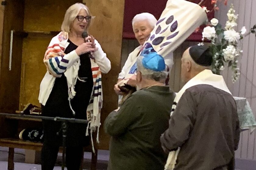Temple Etz Rimon of Carlsbad celebrated the holiday of Simchat Torah 