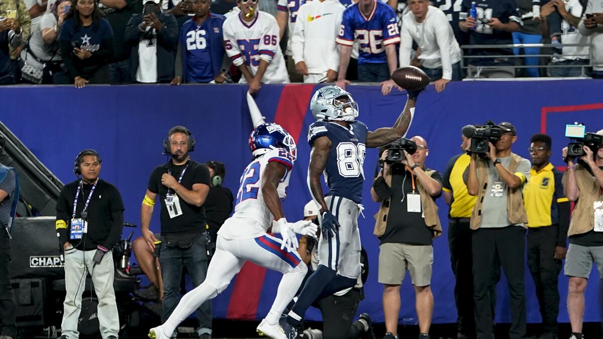 CeeDee Lamb's one-handed touchdown catch sends Cowboys past Giants - The  Boston Globe