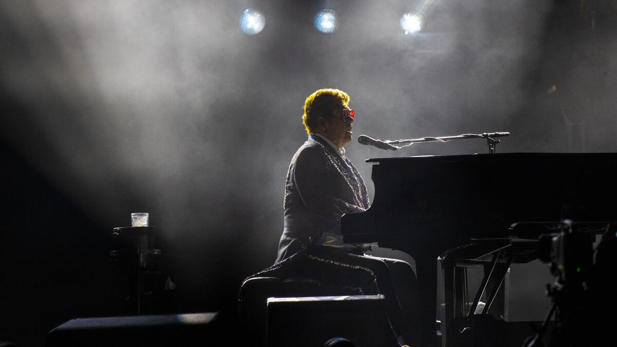 The sun goes down on Elton John at Dodger Stadium - Los Angeles Times