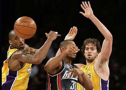 Charlotte Bobcats at Lakers