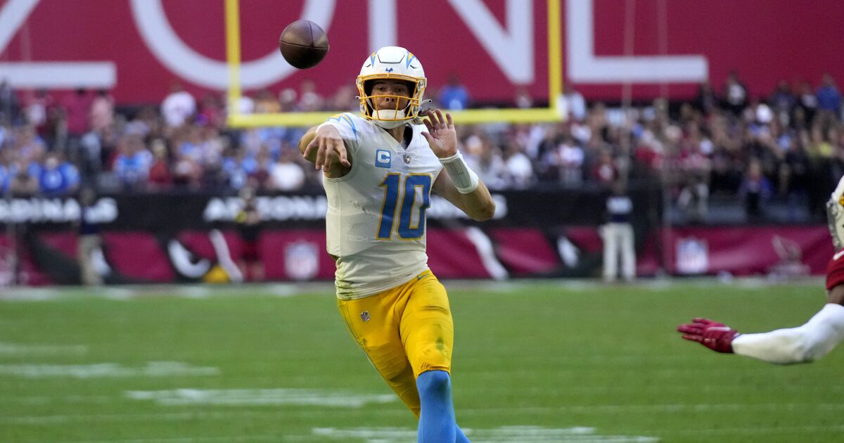 Chargers vs. Arizona Cardinals: Justin Herbert gives Chargers win - Los Angeles Times