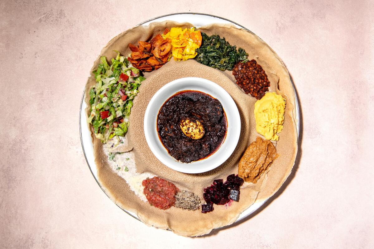 Vegetarian combination plate with dorowot