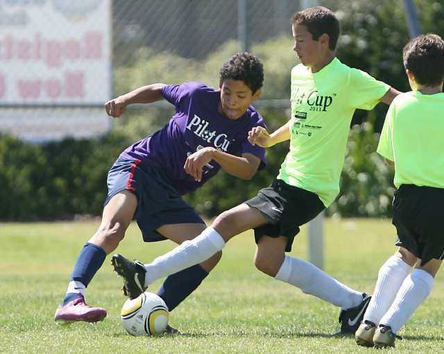 Whittiers Raul Guerrero, left, steals the ball from Mariners Dylan Campos in boys 5-6 championship gold game.