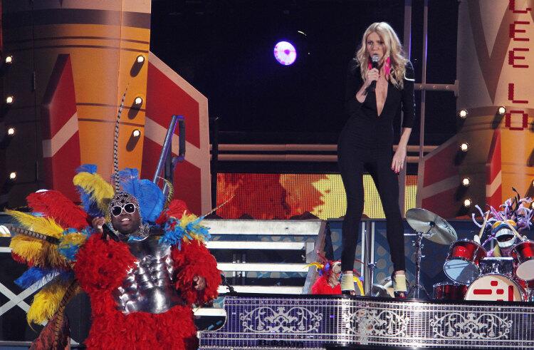 Cee-Lo and Gwyneth Paltrow blow up in an array of colors ... and puppets