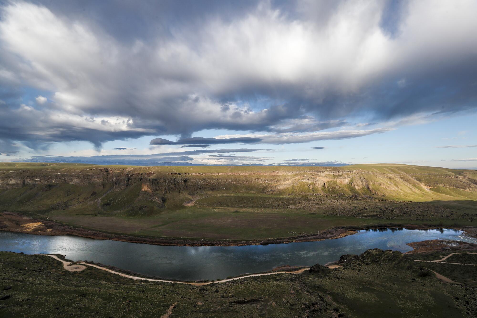 An April sunrise over Dedication Point on the Snake River.