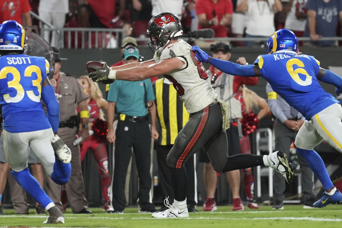 Buccaneers tight end Cade Otton (88) catches the game-winning touchdown seconds from time against the Rams.