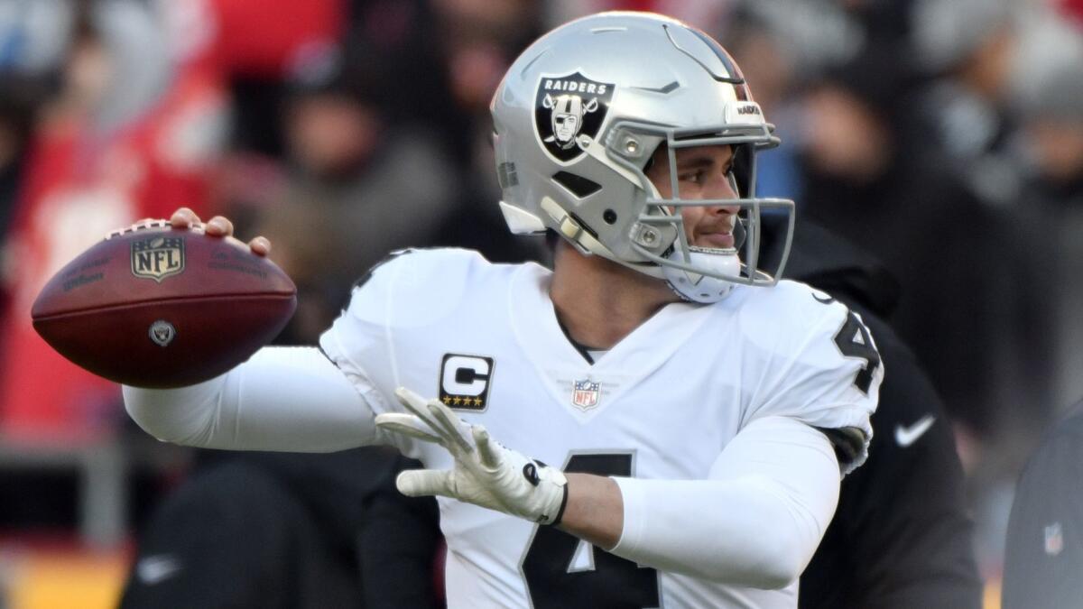 Raiders get good news about quarterback Derek Carr's injured hand - Los  Angeles Times