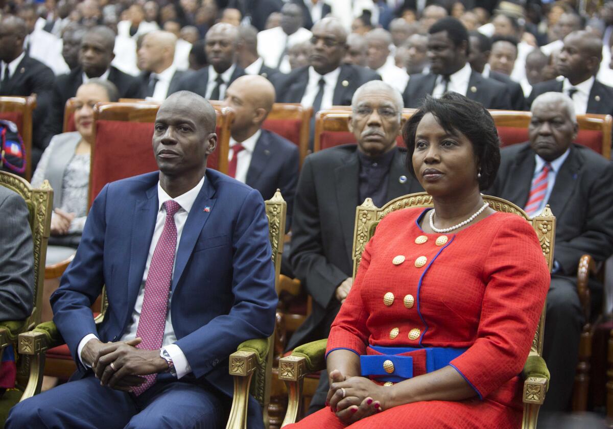 ARCHIVO - El presidente de Haití, Jovenel Moïse, sentado al lado de su esposa Martine