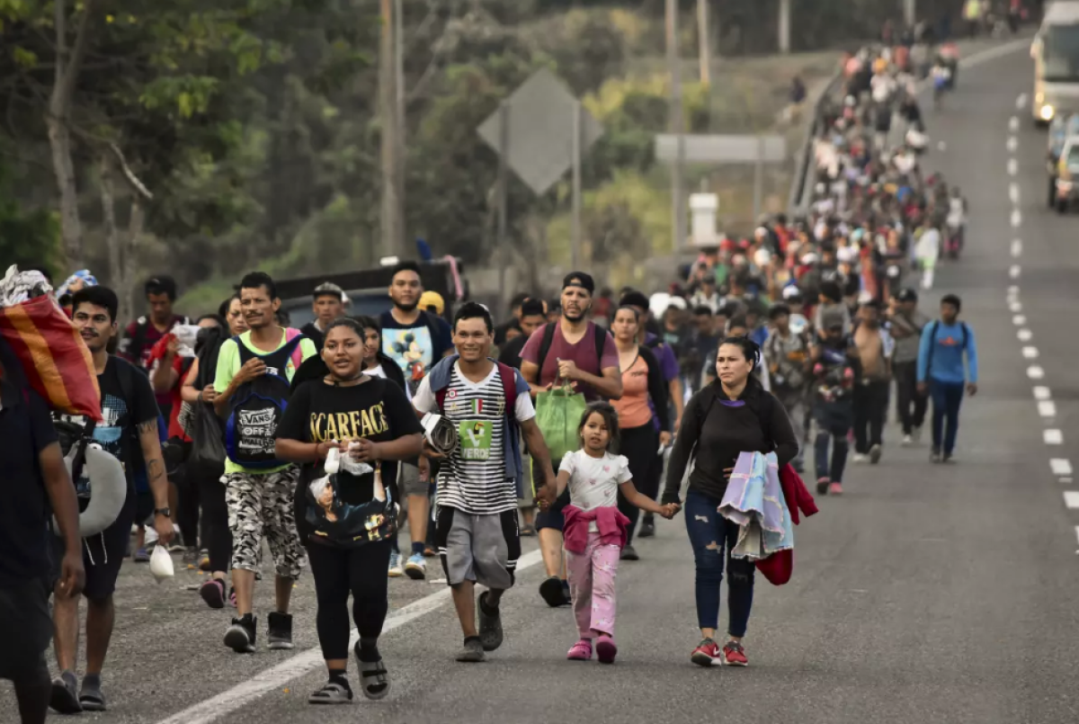 Migrantes marchan hacia Huehuetán,