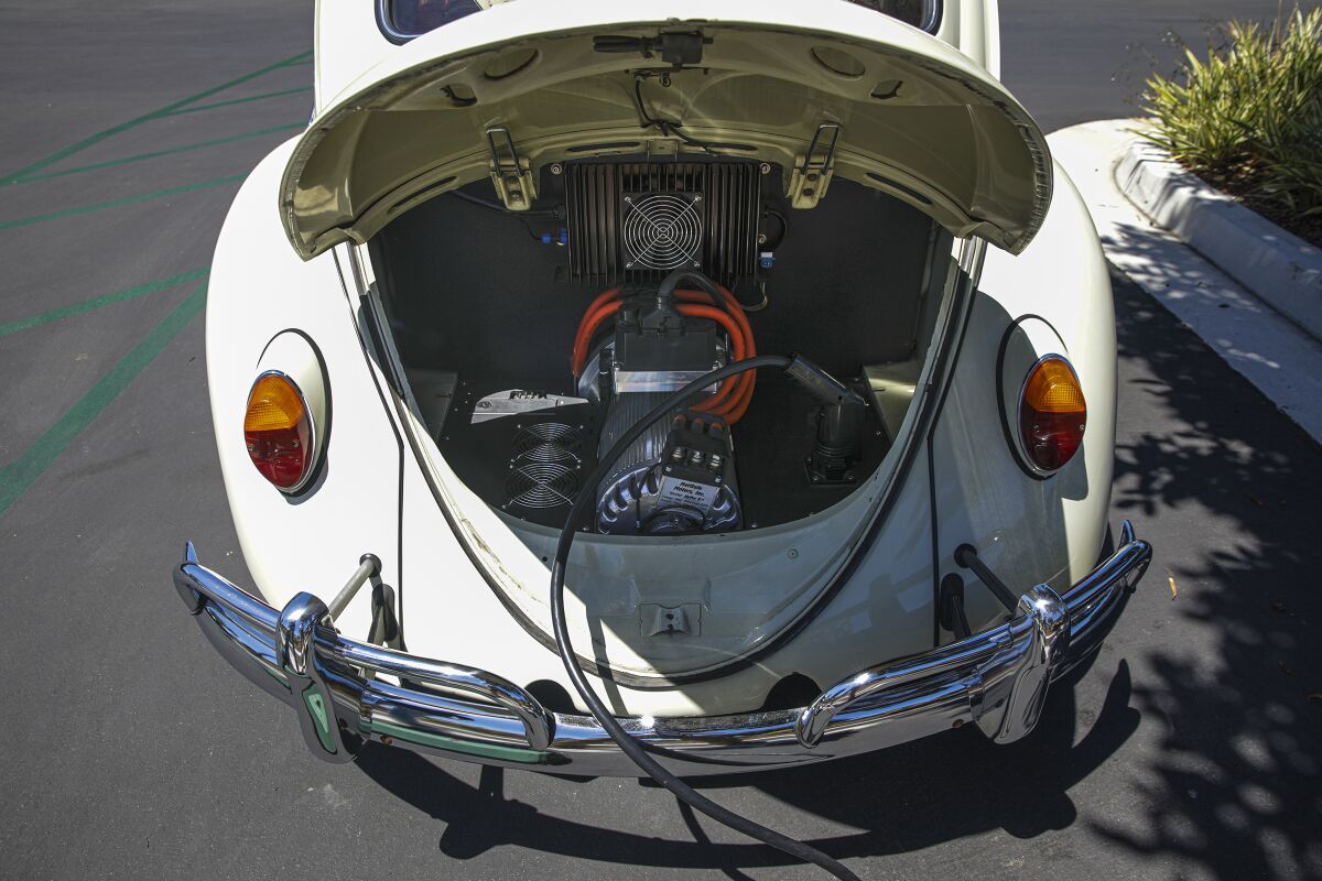 L'arrière d'une Volkswagen Beetle électrifiée.