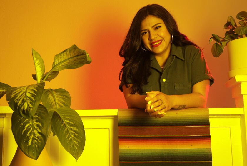 La actriz Melina Bobadilla en su casa de Los Ángeles el 28 de mayo de 2021.