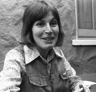 Helen Reddy songs: a lifeline to a kid struggling to belong - Los ...